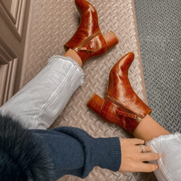 NWB Bobbies Brown/Cognac Leather Ankle Boots - Size 8 (US) / 39 (EU) - Picture 2 of 6